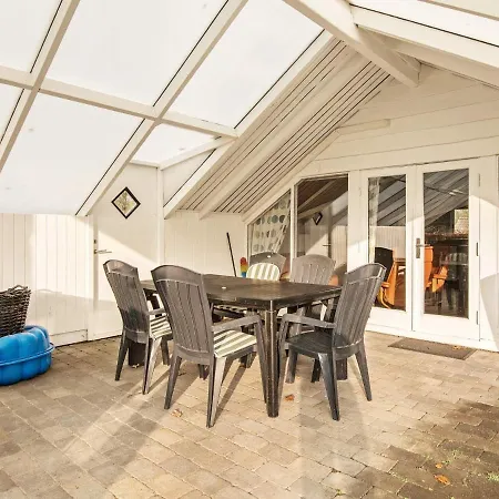 6 Person In Nyaraló *